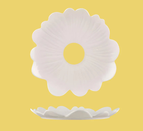 Noss & Co Large Flower Plate - White with yellow Centre