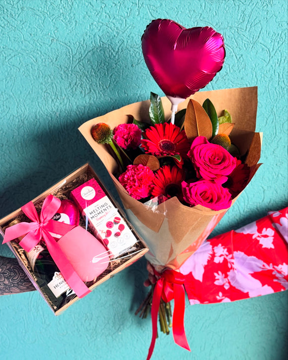 Blooms + Lovers Gift Box